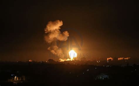 İ­s­r­a­i­l­­d­e­n­ ­G­a­z­z­e­­n­i­n­ ­g­ü­n­e­y­i­n­e­ ­f­ü­z­e­ ­s­a­l­d­ı­r­ı­s­ı­
